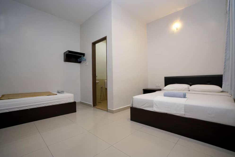 Ck Hotel Lumut Bagian luar foto