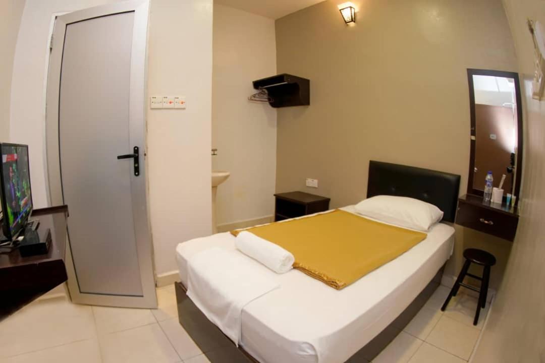 Ck Hotel Lumut Bagian luar foto